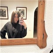 Studentessa liceo linguistico ,studio inglese spagnolo francese da cinque anni,ho esperienza nel settore ho già lavorato